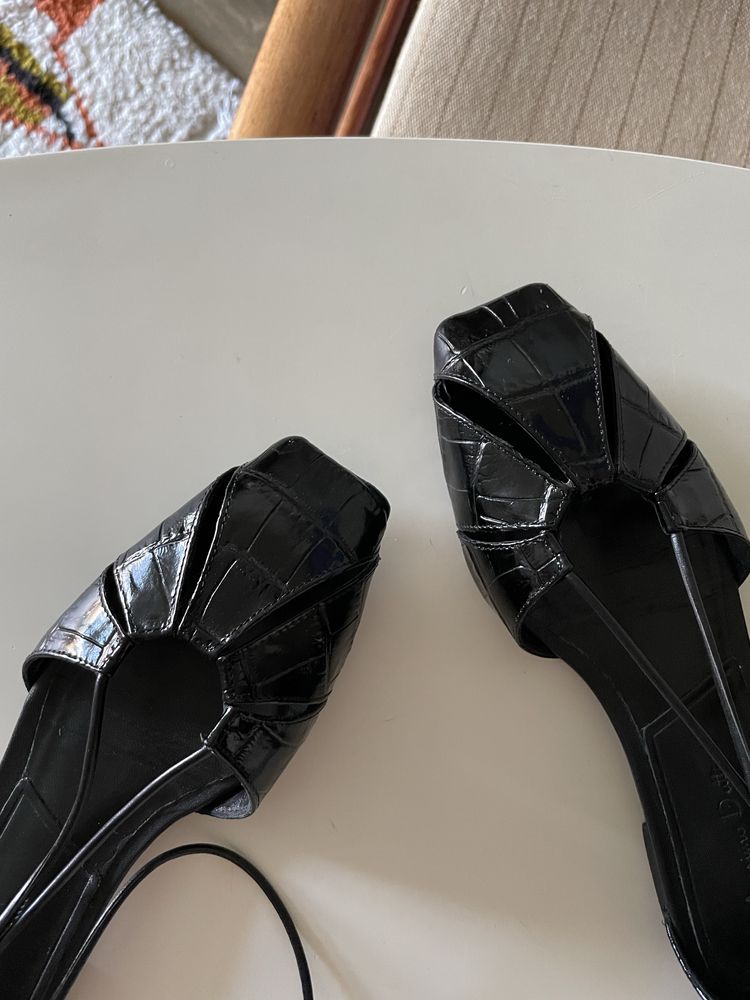 Wiązane skórzane buty Massimo Dutti