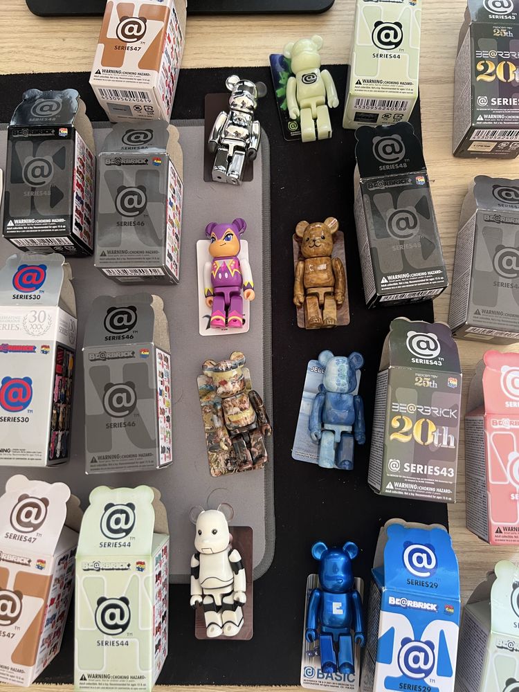 Bearbrick series - 38 sztuk widocznych na zdjeciach