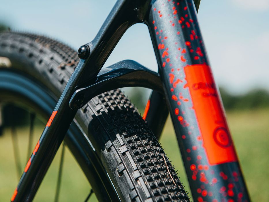 Rower gravel ACCENT FREAK CARBON GRX szaro-czerwony, rozmiary