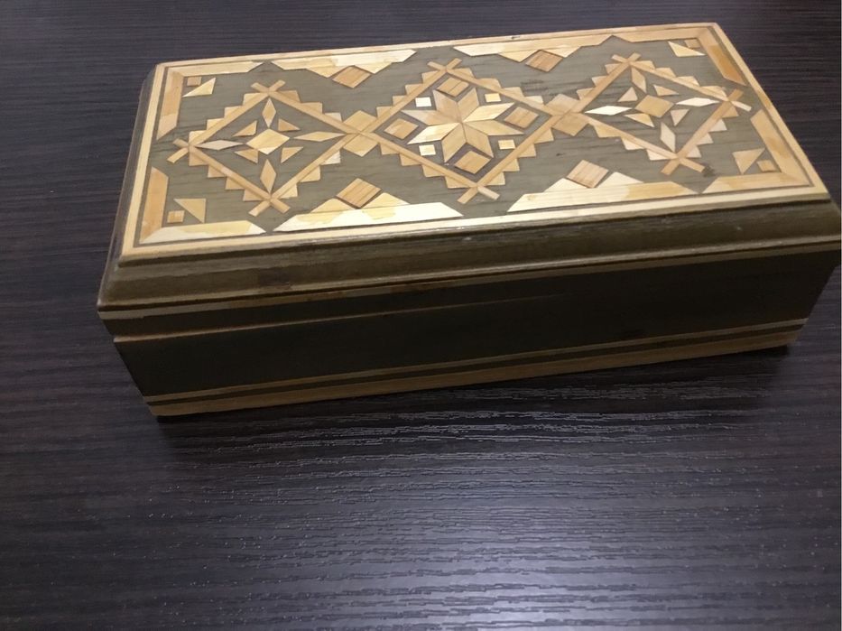 Шкатулка деревянная инкрустированная