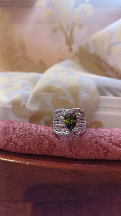 Нова каблучка, перстень,925 проба, размер 19.5p.зелене