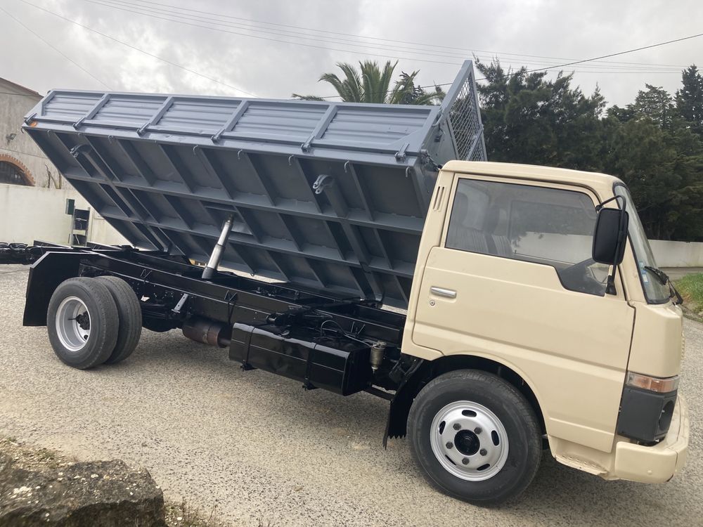 Nissan Cabstar Basculante Pesada