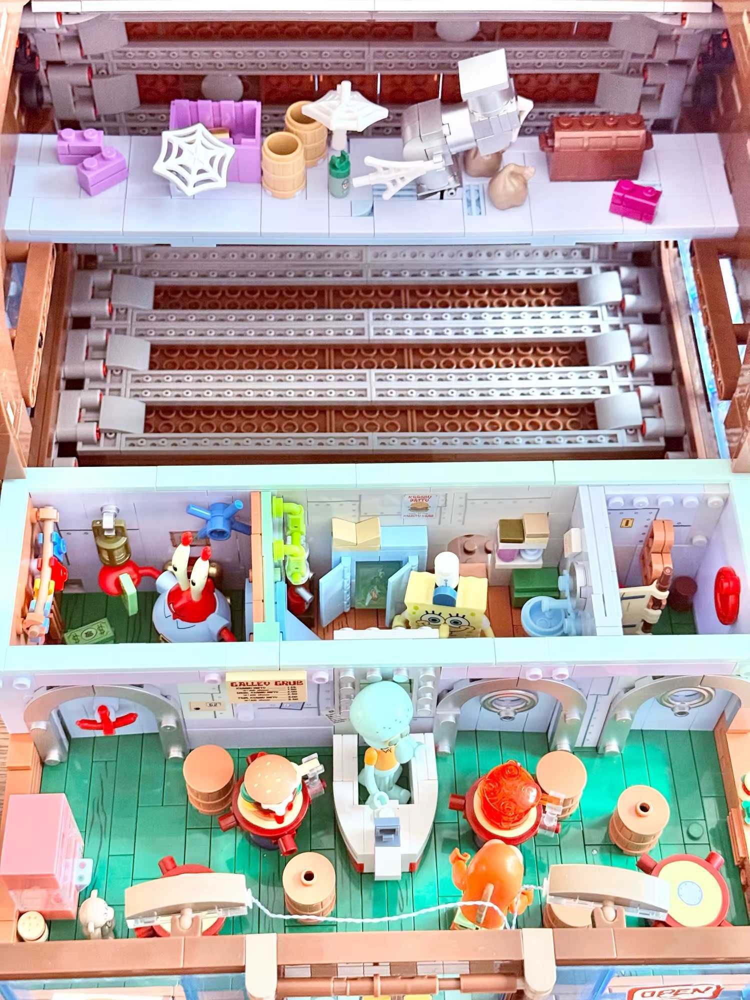 Klocki SPONGEBOB restauracja POD TŁUSTYM KRABEM 2700 klocków JAK LEGO