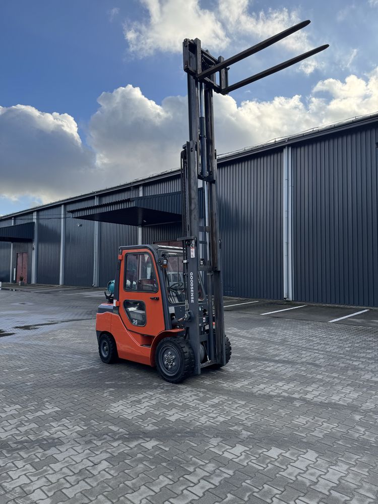 Wózek widłowy GOODSENSE 3,5t silnik NISSAN
