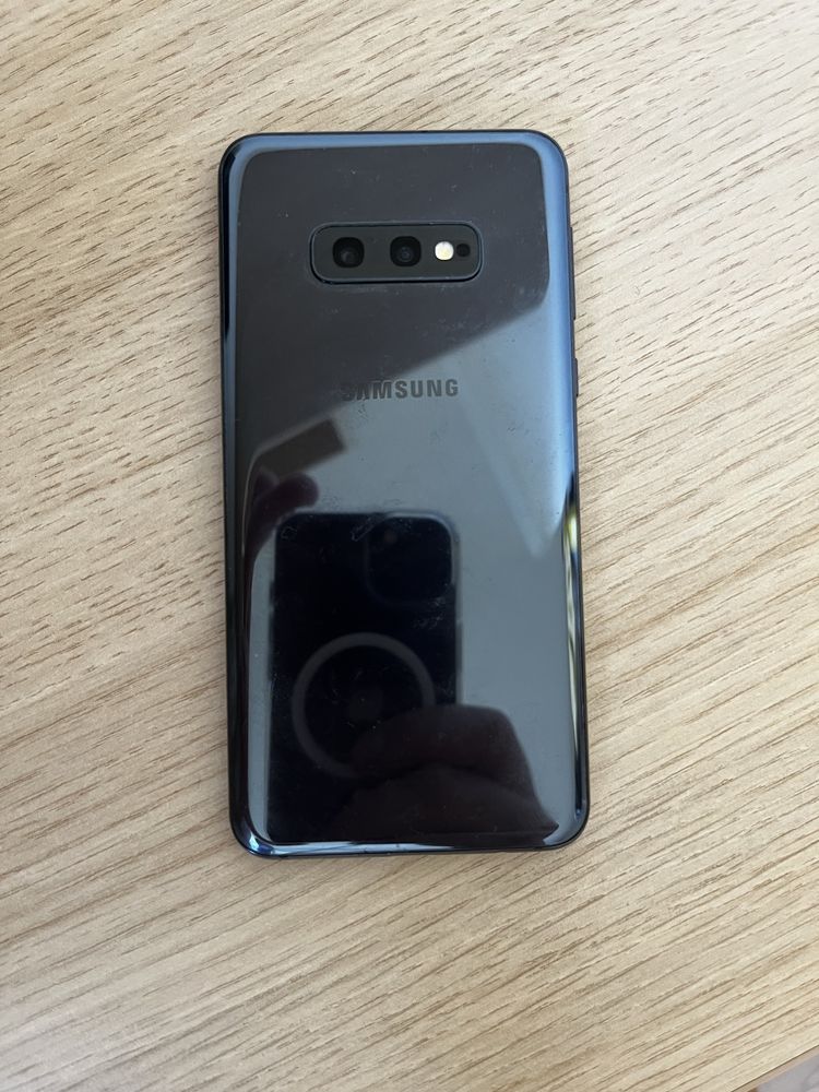 Продам Samsung S10e 6/128gb