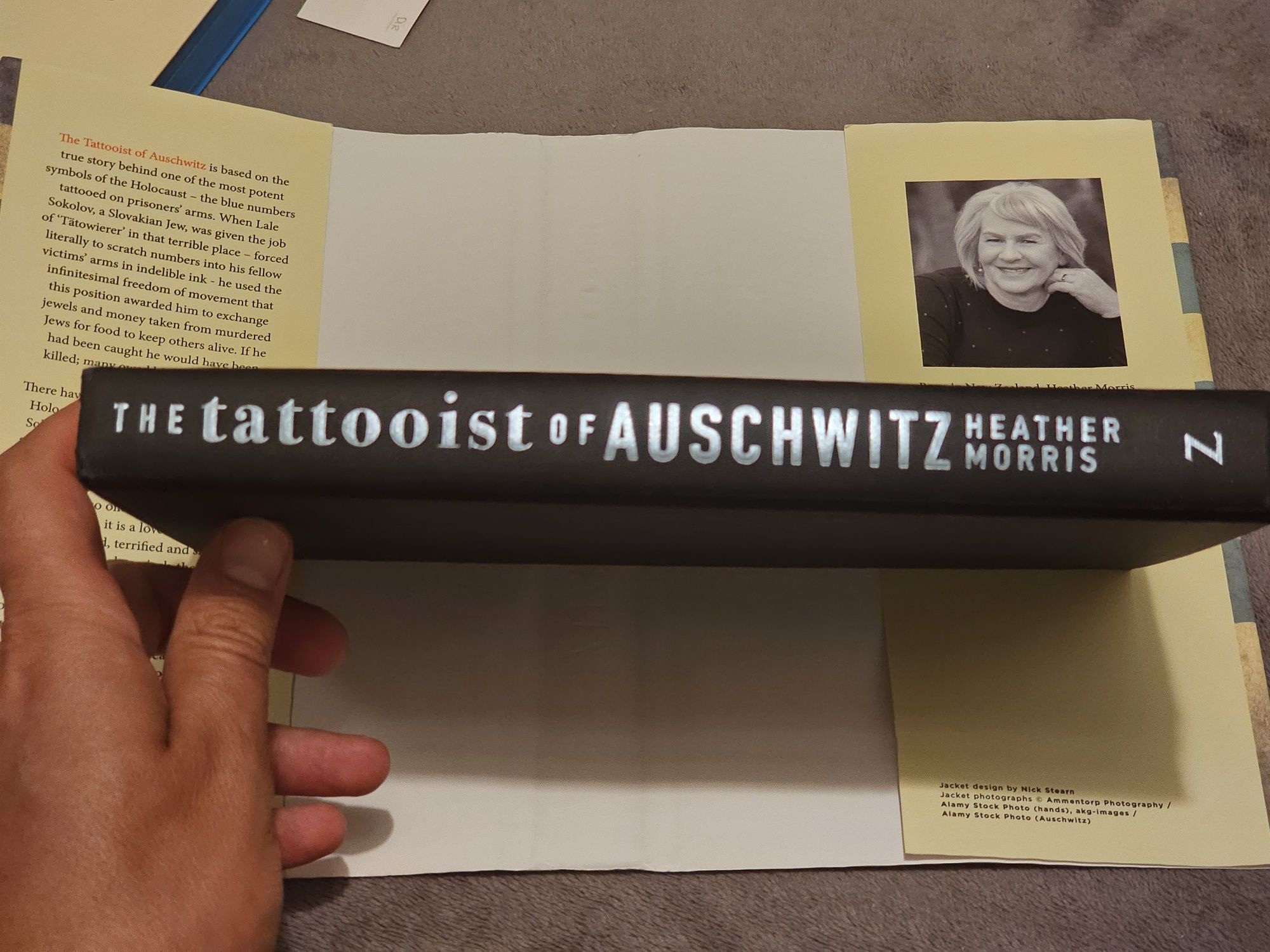 Tattooist of Auschwitz (versão inglesa do Tatuador de Auschwitz)
