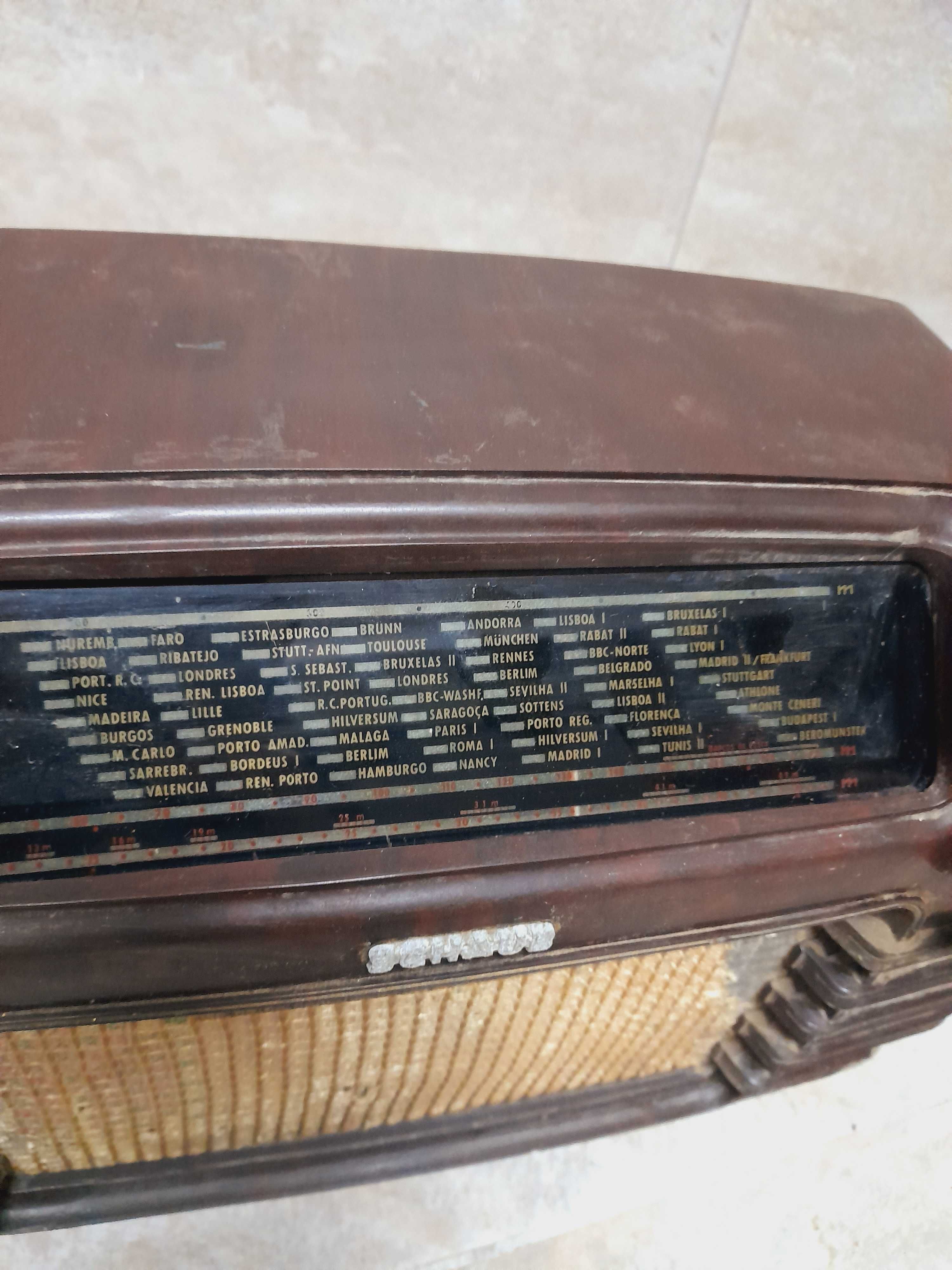 Rádio antigo anos 40