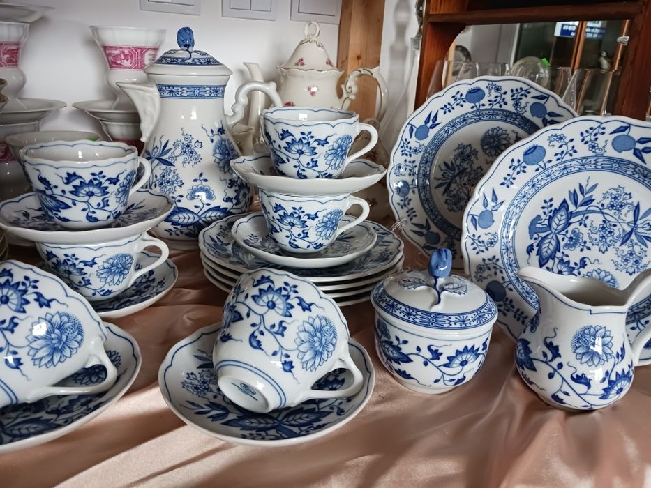 Serwis Hutschenreuther kawowo-sniadaniowy wzór cebulowy