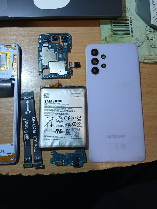 Дисплей samsung A325f  та інші запачастини на самсунг а325