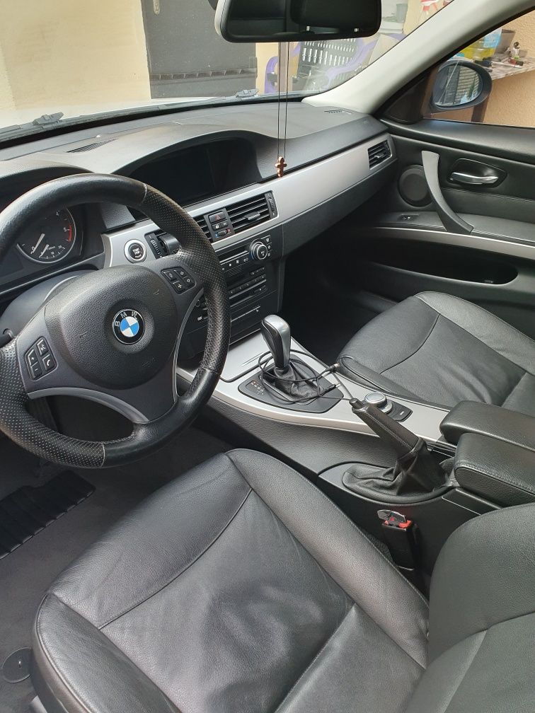 Продам BMW E90 330D