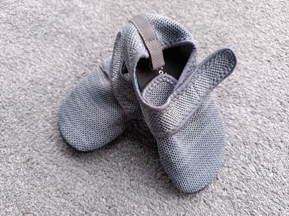 Pantofelki dziecięce nowe, rozmiar 27