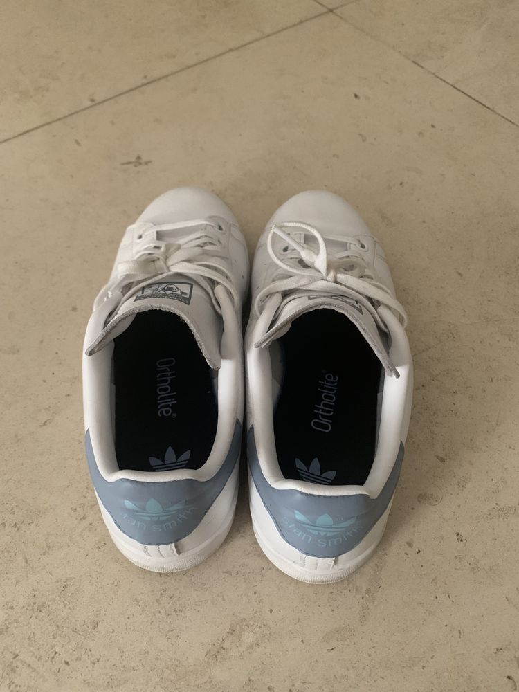 Ténis Adidas Stan Smith n 38,5 brancos com detalhe azul claro