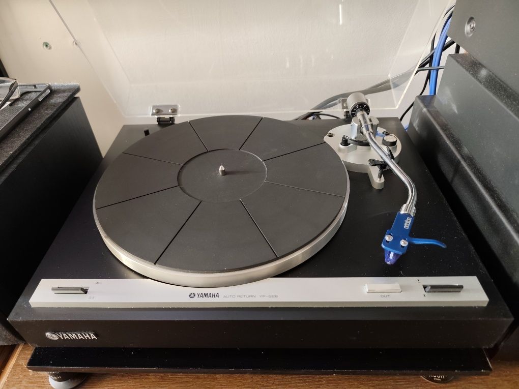 Gramofon Yamaha YP-B2B