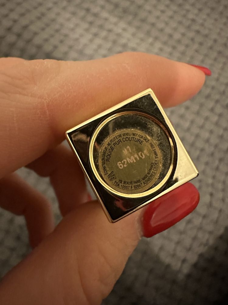 Szminka Yves Saint Lauren czerwona red lipstick