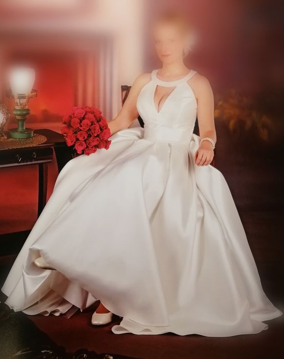 Wytworna suknia ślubna