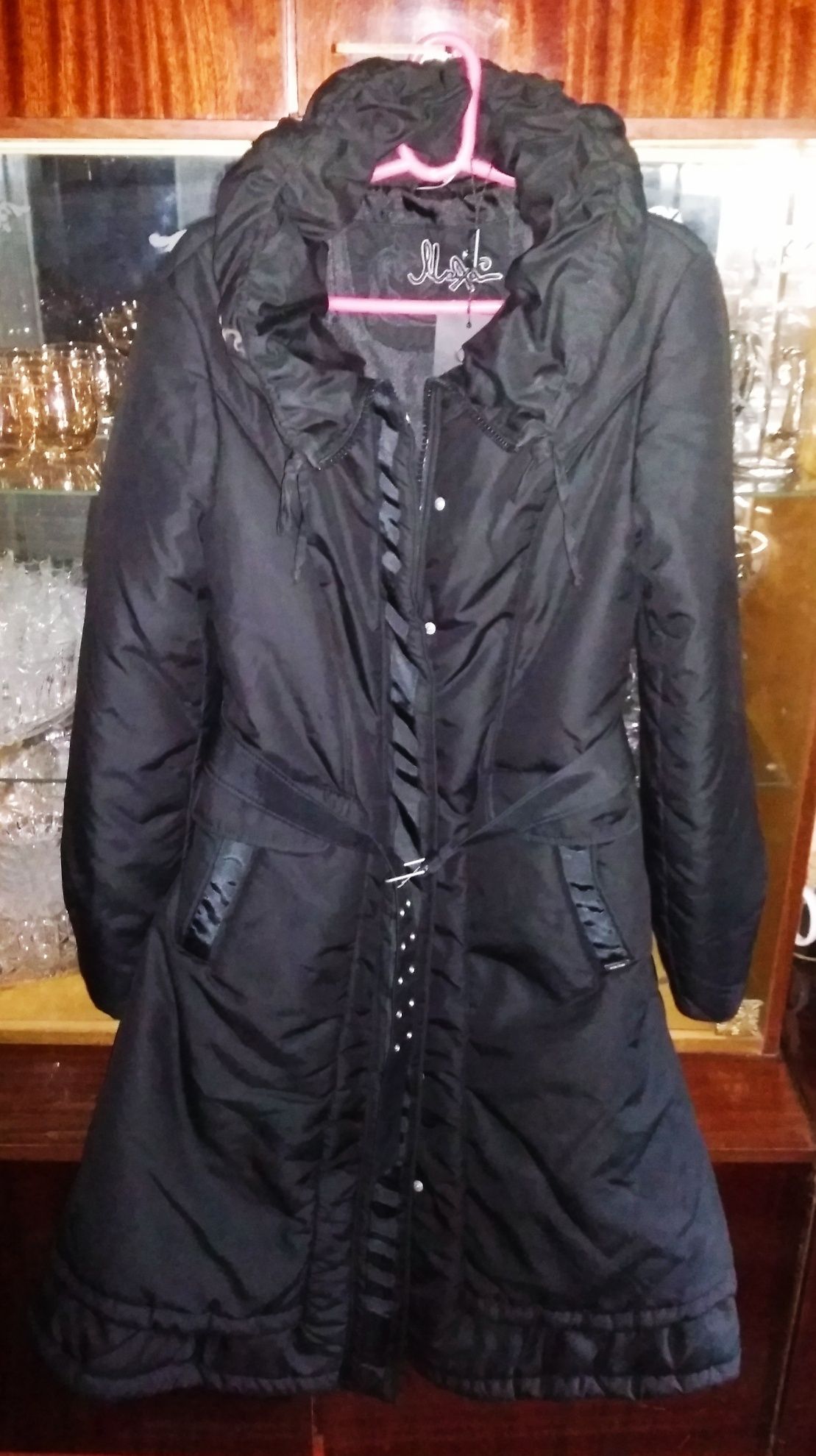 Пальто женское, новое, чёрного цвета.