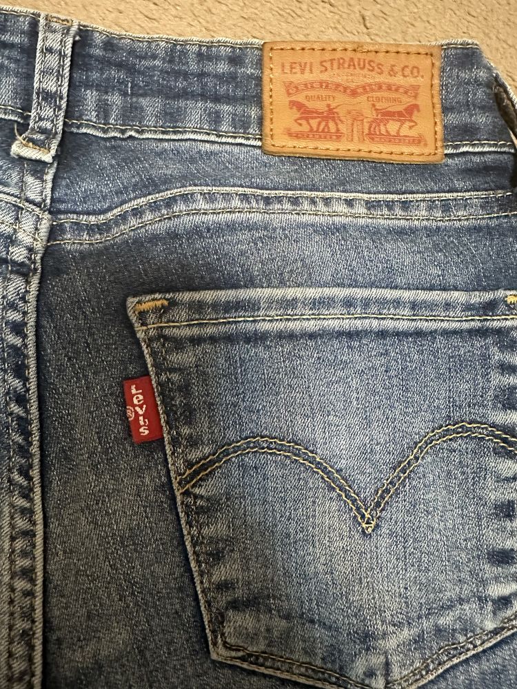 Джинси Levi’s жіночі (25/26 розмір )