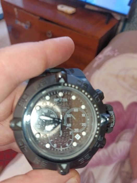 Продаю часы Invicta и 3 смарт часов.