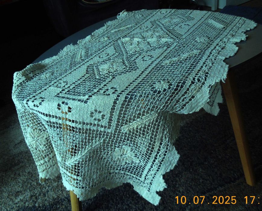 Tkany Lniany koronkowy obrusik na ławę - rękodzieło Rozmiar: 105x50cm