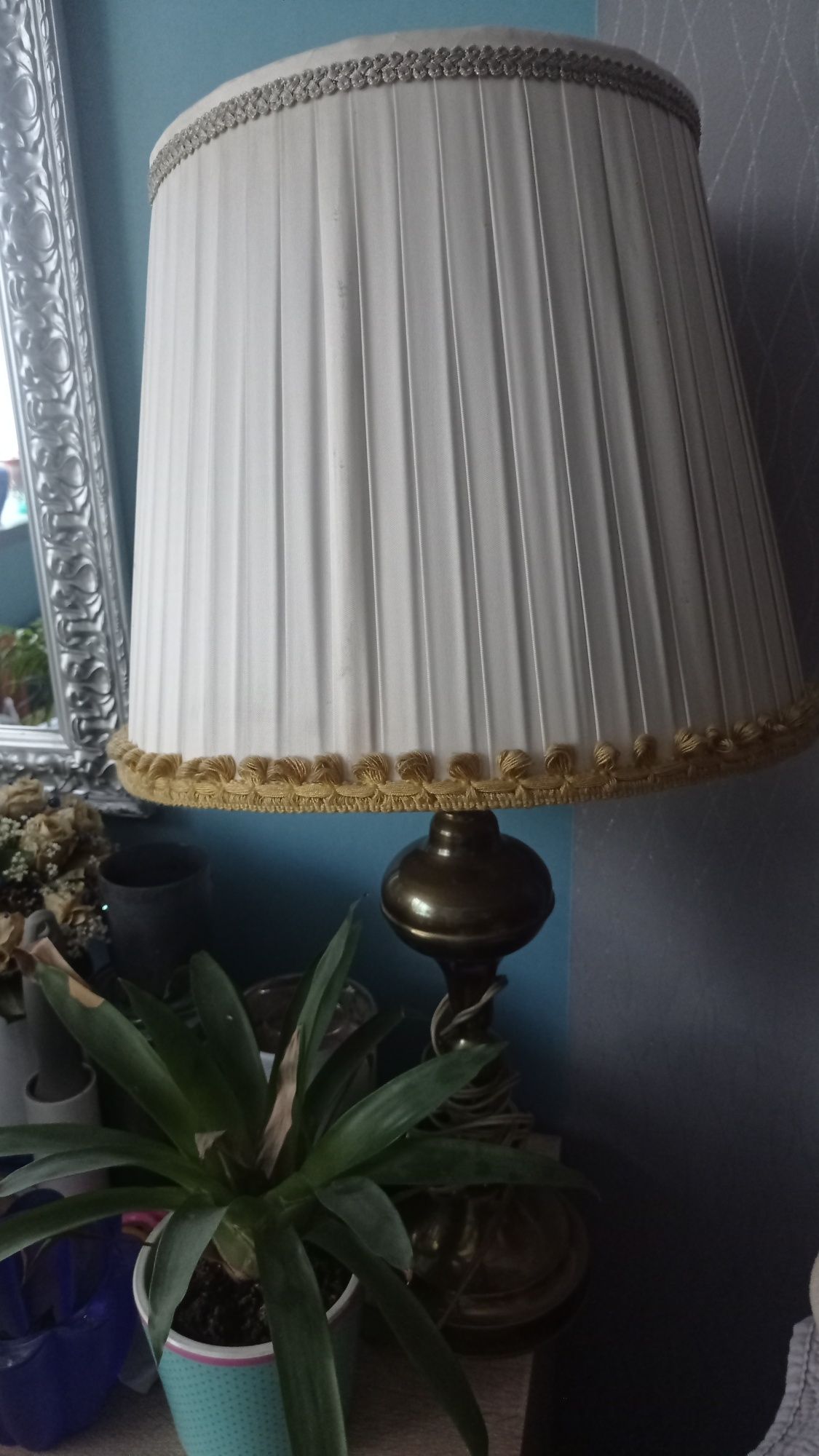 Mosiężna lampka z abażurem