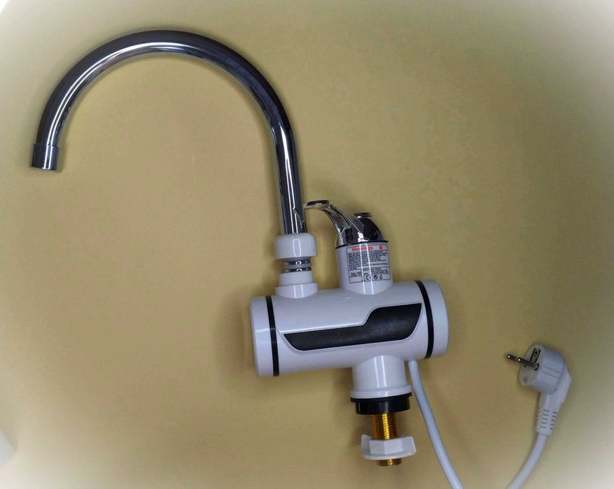 Кран-нагрівач з дисплеєм — зручно на кухні чи дачі