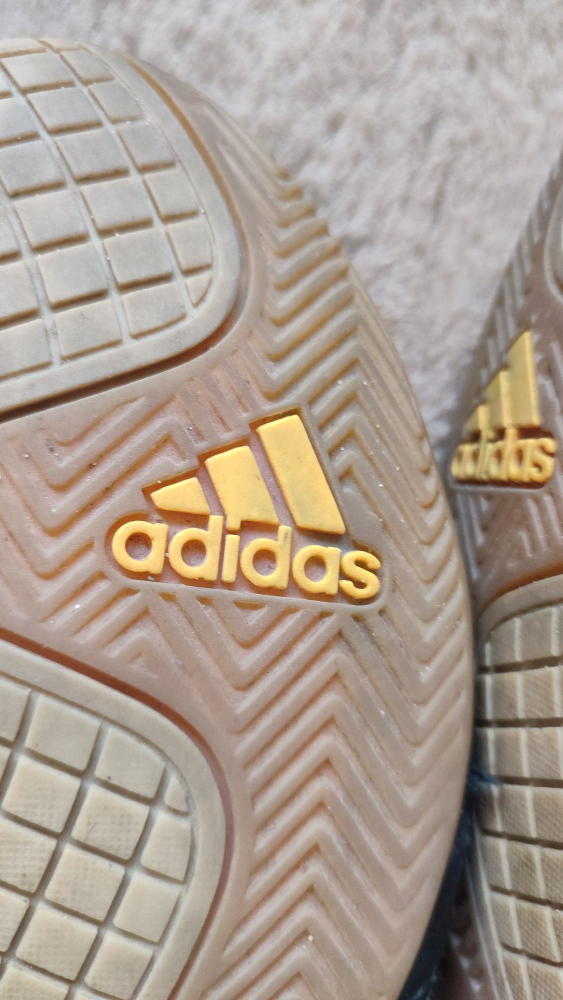 Buty sportowe oryginalne Adidas rozm 39 1/3 wkładka na zdjęciu