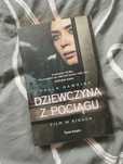 Książka dziewczyna z pociągu świat książki Paula Hawkins używana