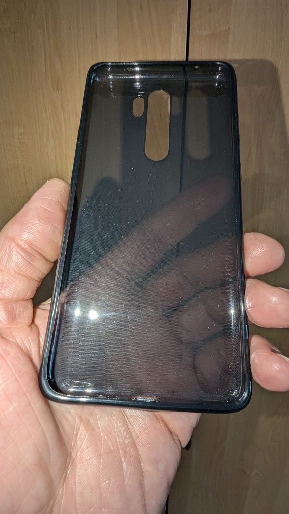 Чохли: Redmi 8pro, Pixel 7pro.