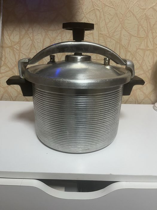 Скороварка , виробництво СССР, об’єм 6 літрів