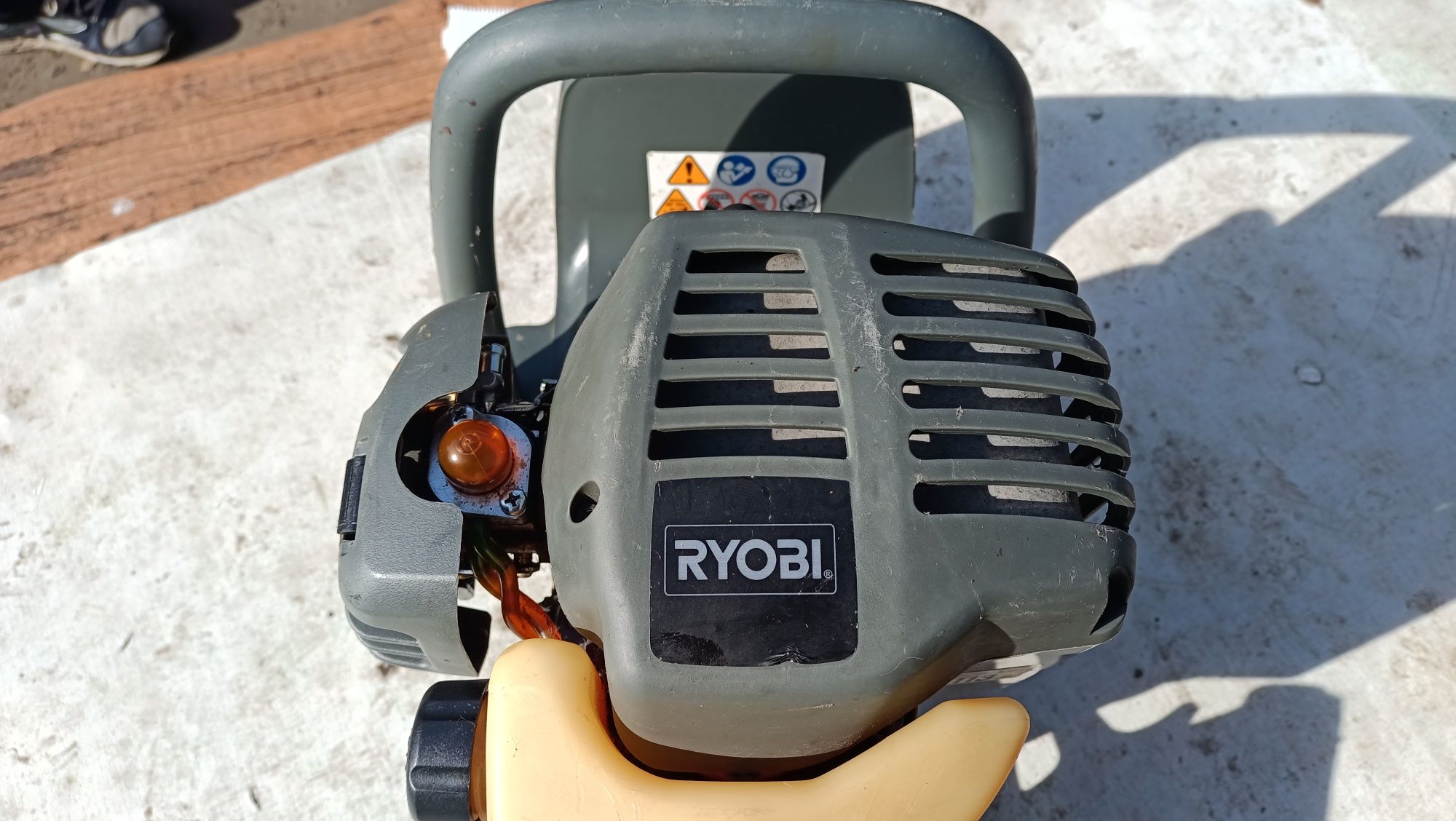 Кущоріз бензиновий Ryobi