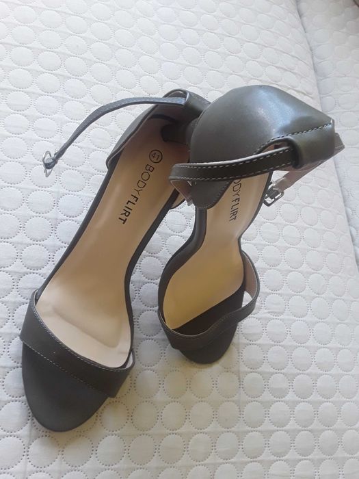 Buty szpilki Body Flirt rozm. 41