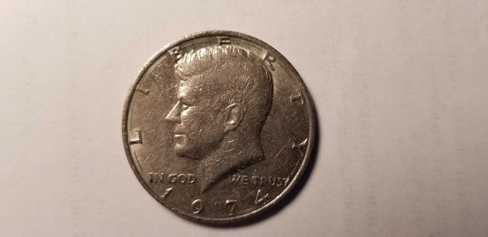 Монета 1974 Kennedy Half Dollar у ідеальному стані.