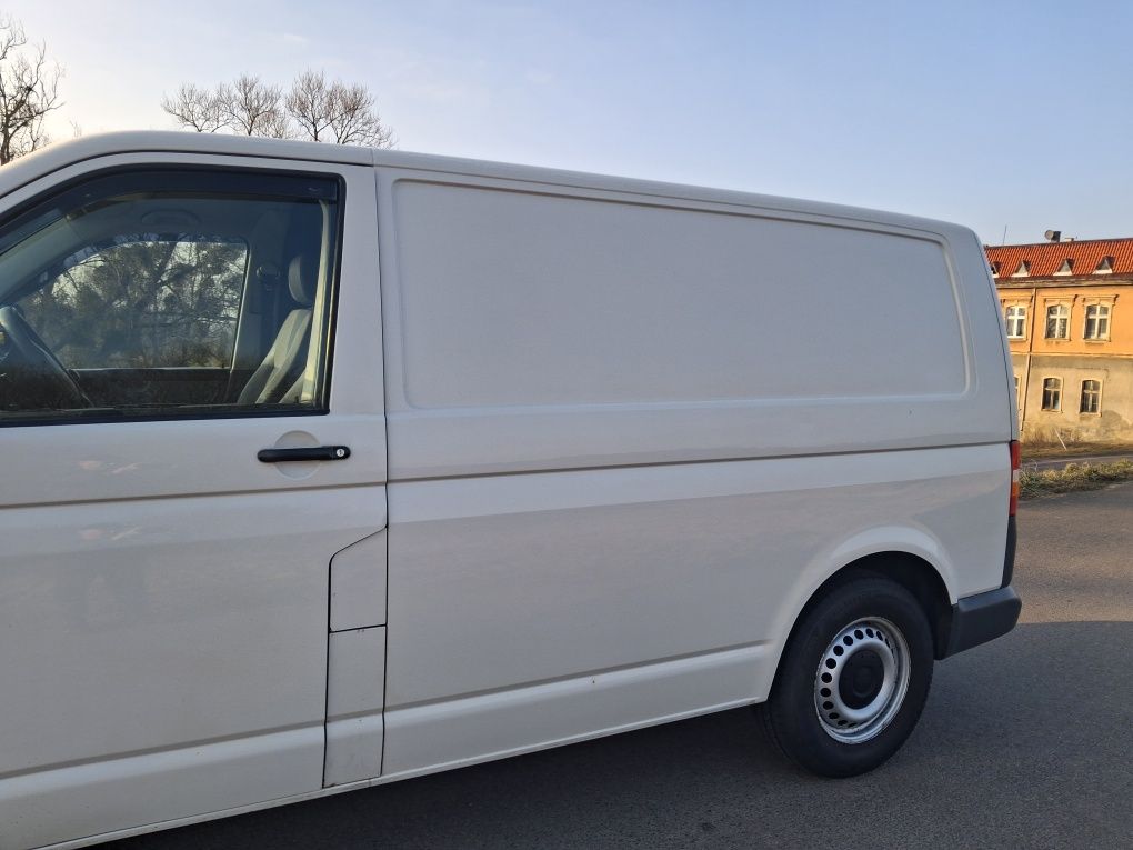 Sprzedam Volkswagena T5 KLIMA