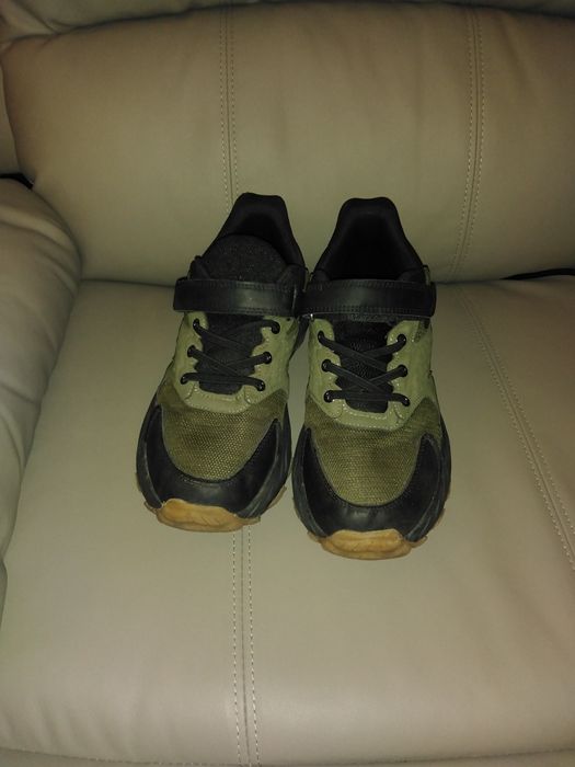 Продам кросівки 25,5