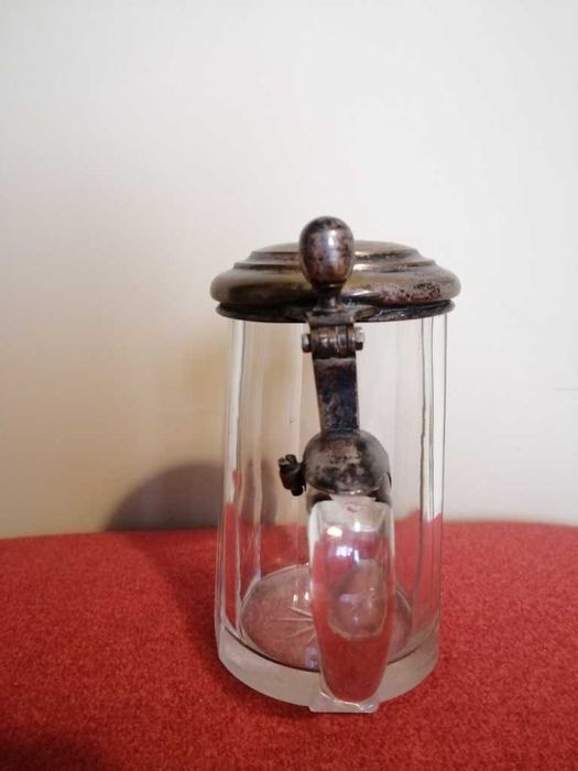 Kryształowy kufel z pokrywką