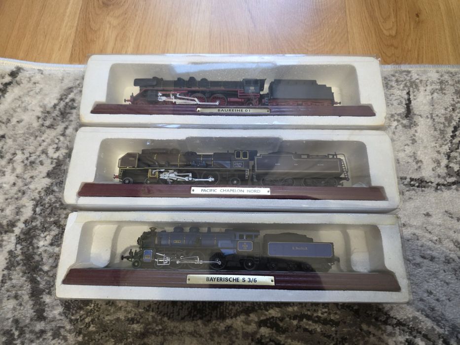 „Zestaw 3 kolekcjonerskich modeli parowozów