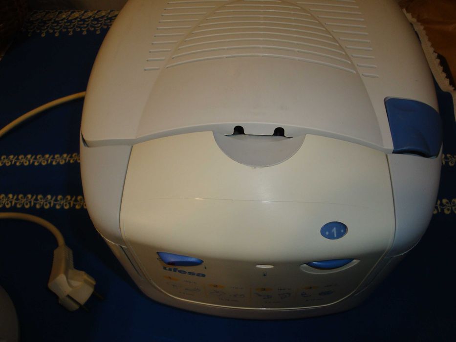 Centrifugadora e liquidificadora de fruta; Fritadeira.