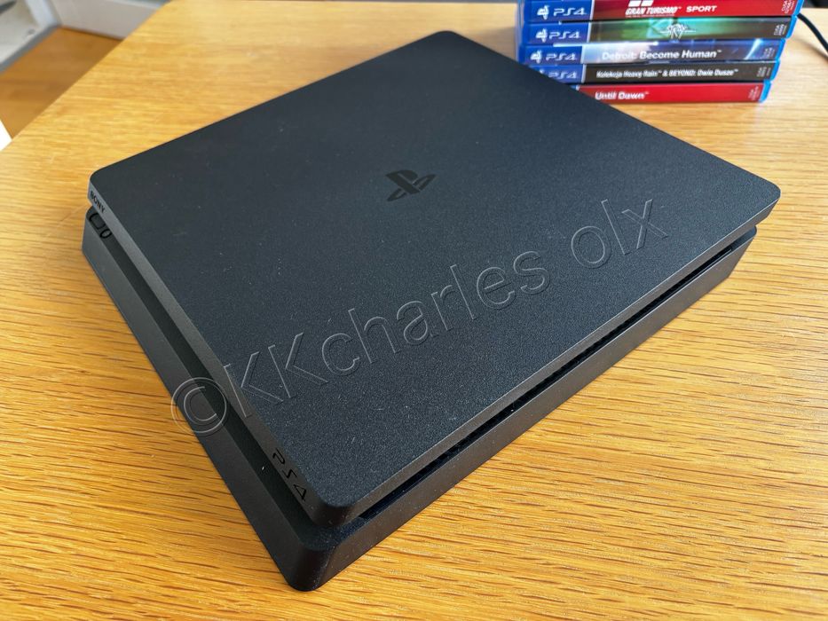 Playstation 4 + pad + stacja + 12 gier