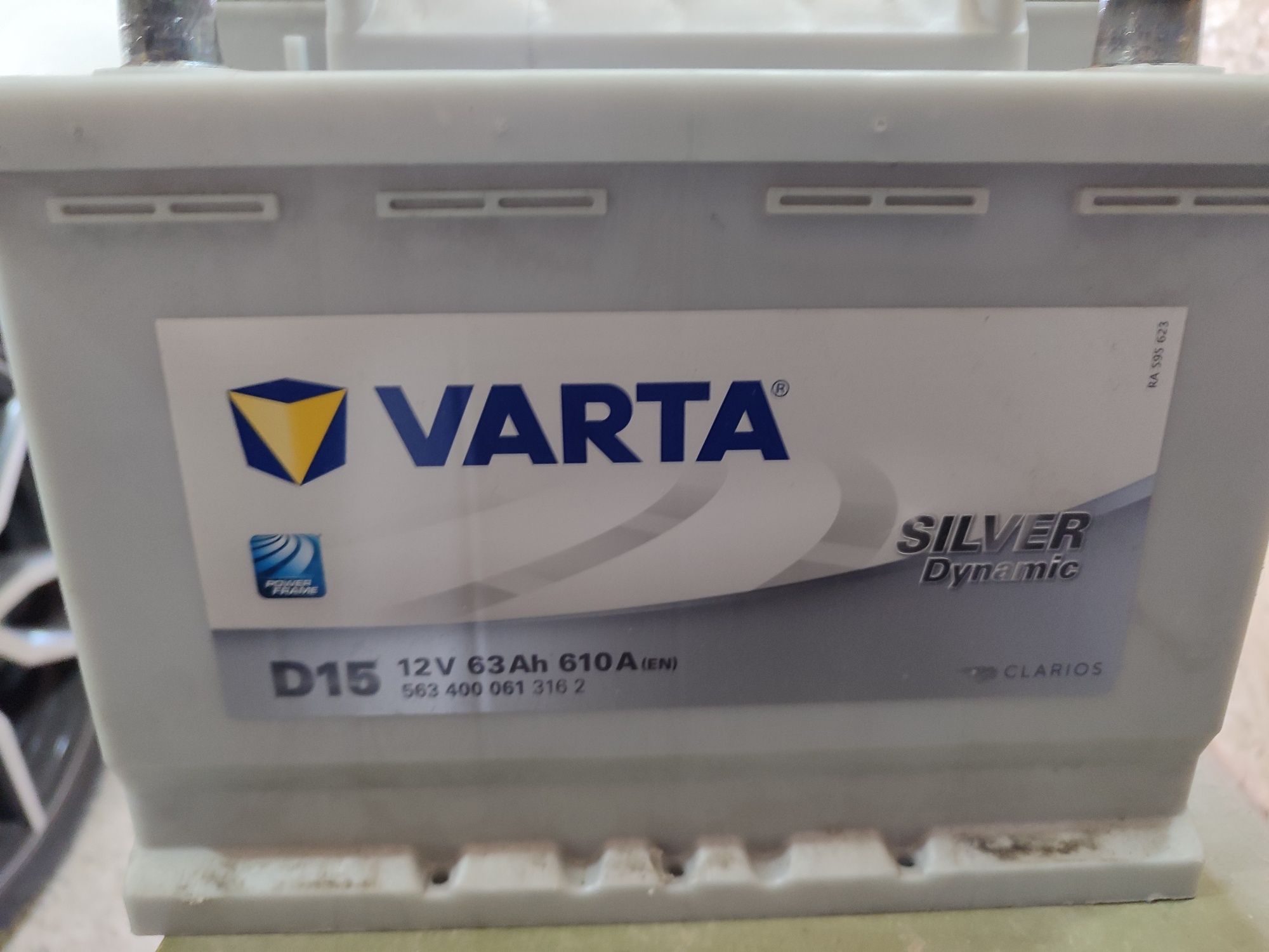 Автомобільний акумулятор Varta 12v 63 AH 610A Silver