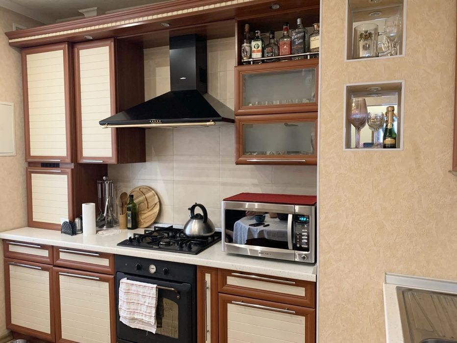 Продам 5-ти кімнатну квартиру з АО  ДНС поруч з річкою