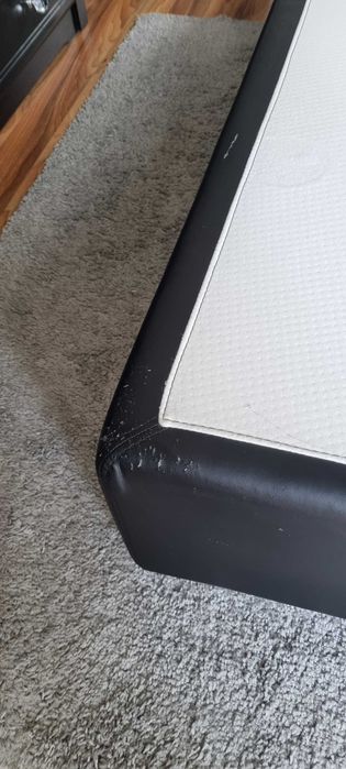cama estofada 2,00x1,40 com sinais de uso