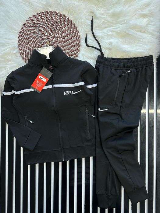 Stylowy komplet dziecięcy NIKE–bluza, spodnie dresowe 176cm