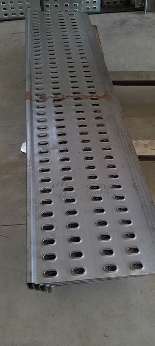 Panel z profilem bocznym typu lohr