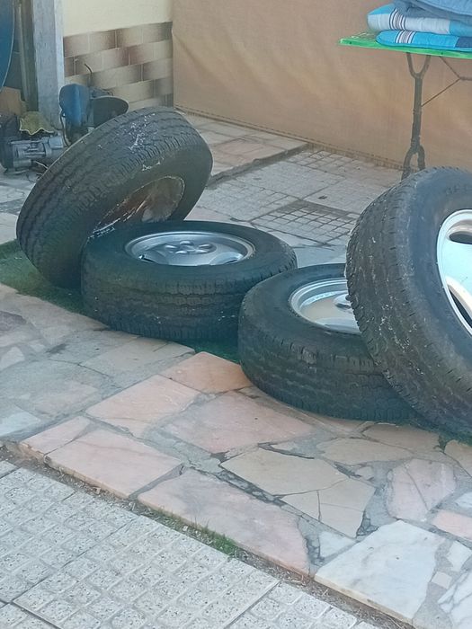 Jantes e pneus de jepp range rover o discovery