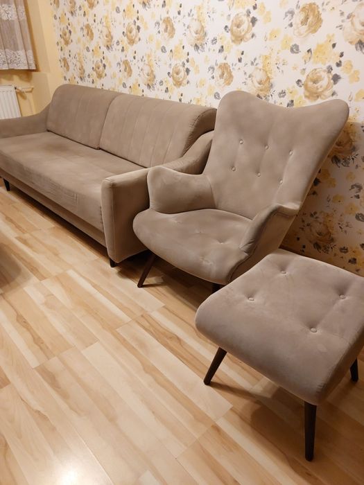 Zestaw kanapa z fotelem i podnóżkiem