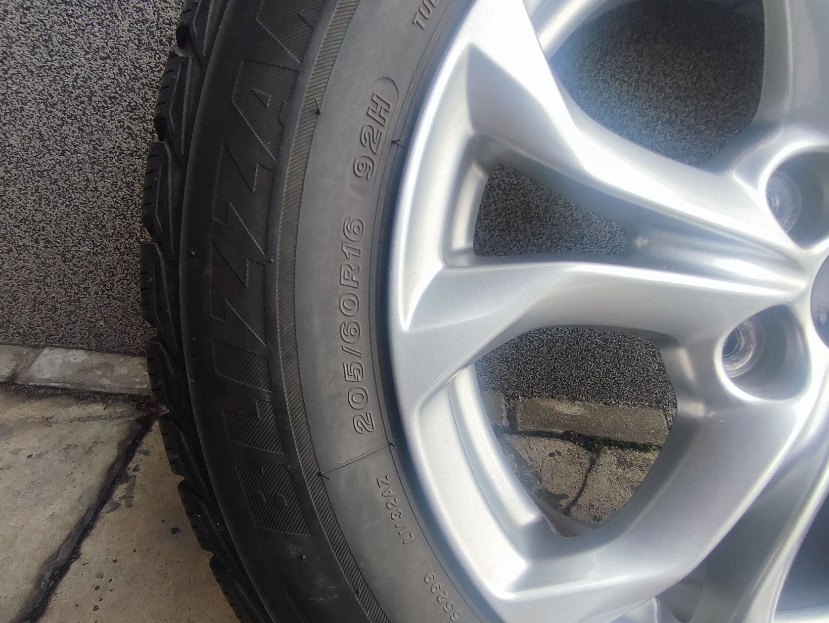 Sprzedam bardzo ładne 4x koła 5x114,3 opony 205/60 r16 Mazda Toyota Ki