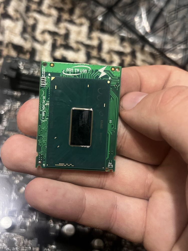 Процесор i7 8700