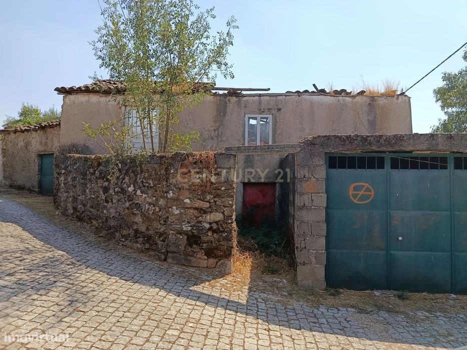 Moradia para recuperar em Paredes, Bragança