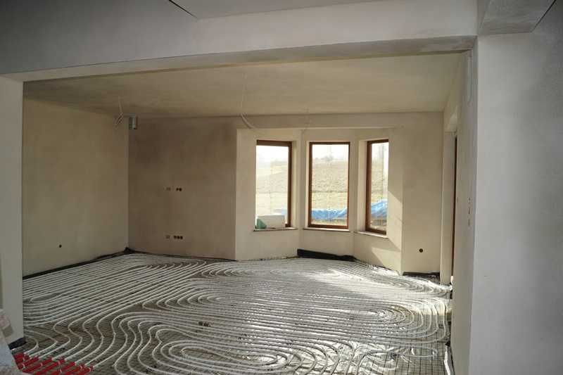 Wylewki maszynowe, układanie styropianu. Tynki maszynowe. Z materiałem