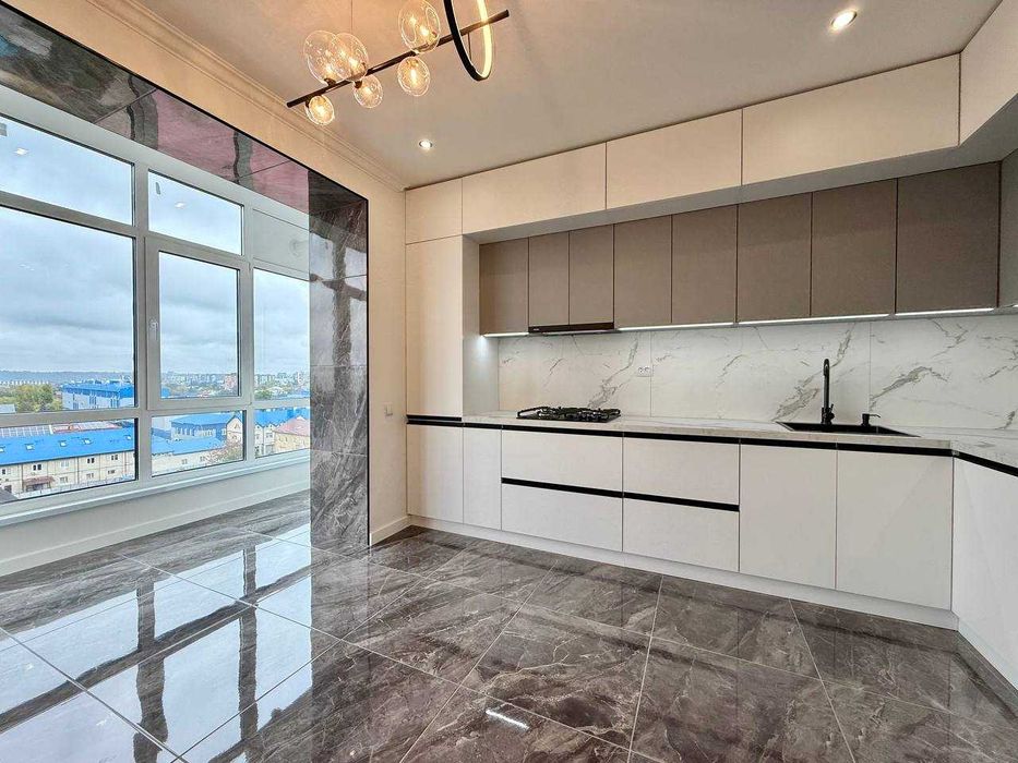 Видова 2.5 кім з ремонтом в обжитій новобудові!